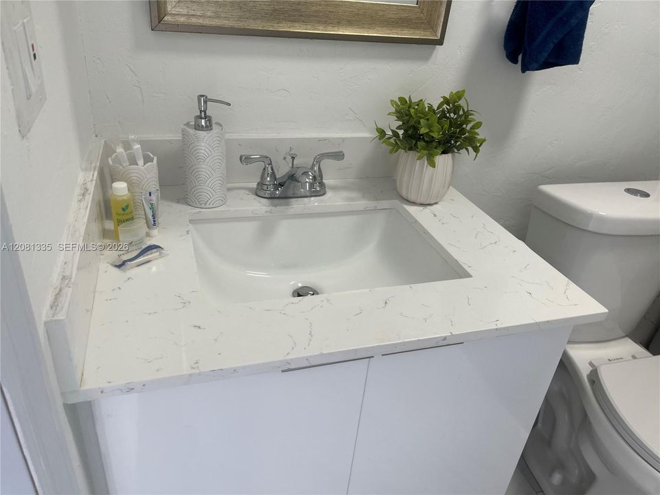 En Venta: $675,000 (4 camas, 2 baños, 1395 Pies cuadrados)