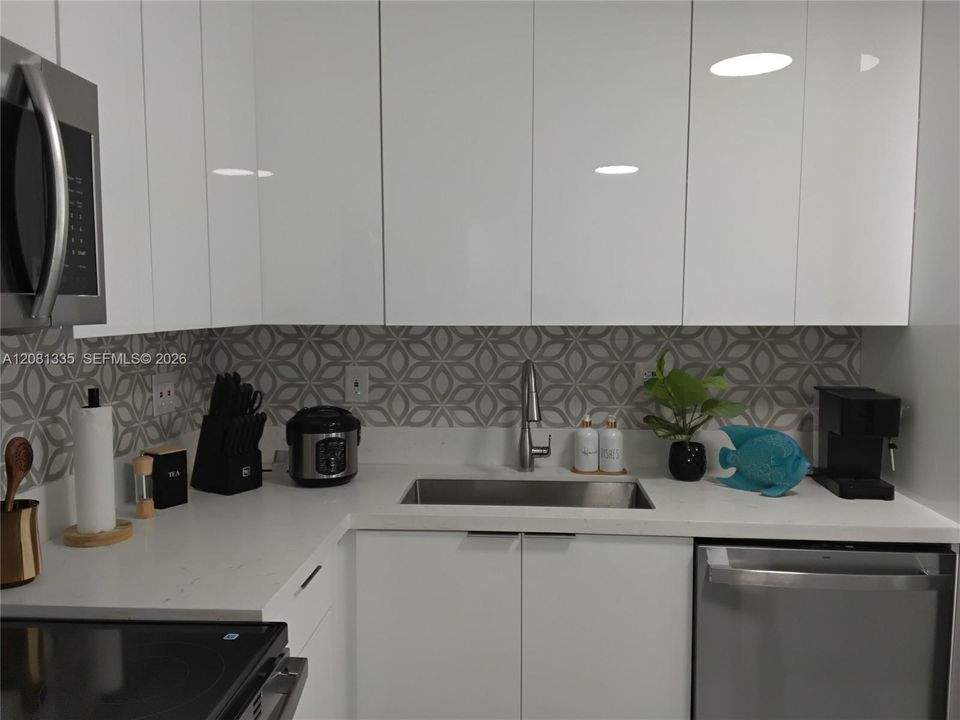 En Venta: $675,000 (4 camas, 2 baños, 1395 Pies cuadrados)