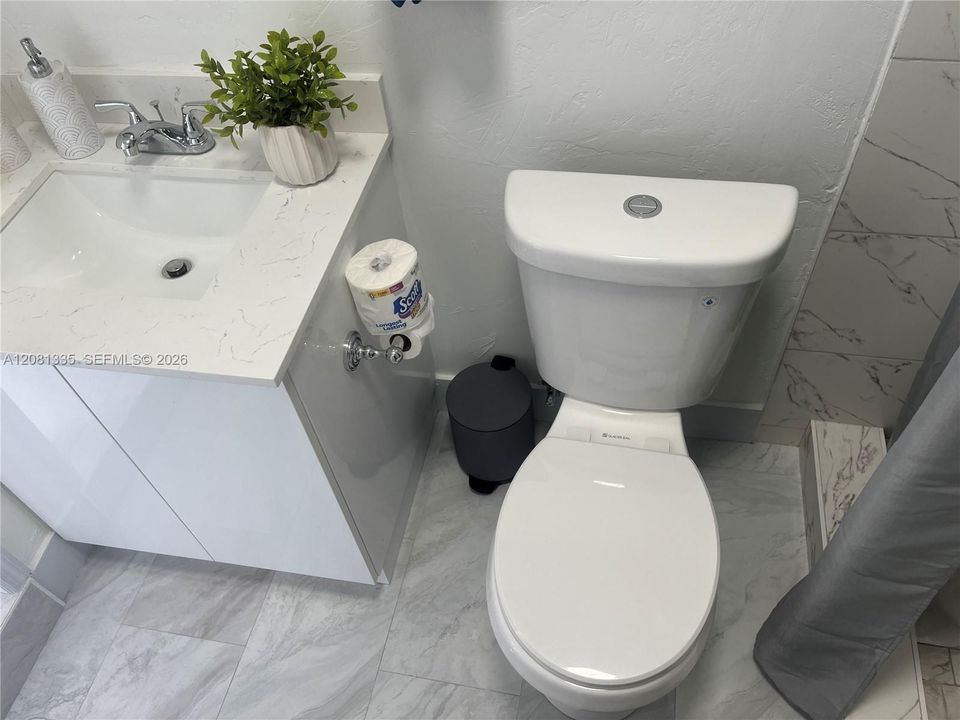 En Venta: $675,000 (4 camas, 2 baños, 1395 Pies cuadrados)