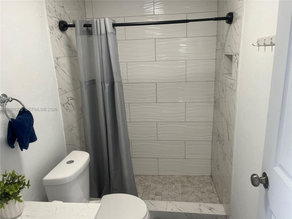 En Venta: $675,000 (4 camas, 2 baños, 1395 Pies cuadrados)