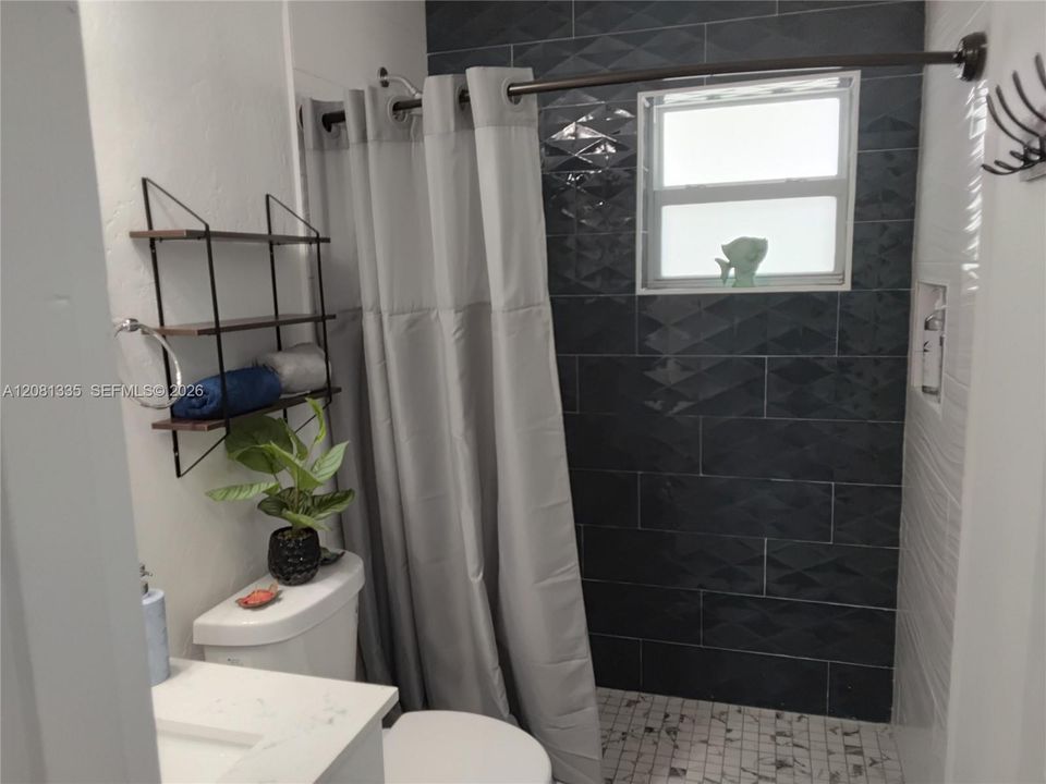 En Venta: $675,000 (4 camas, 2 baños, 1395 Pies cuadrados)