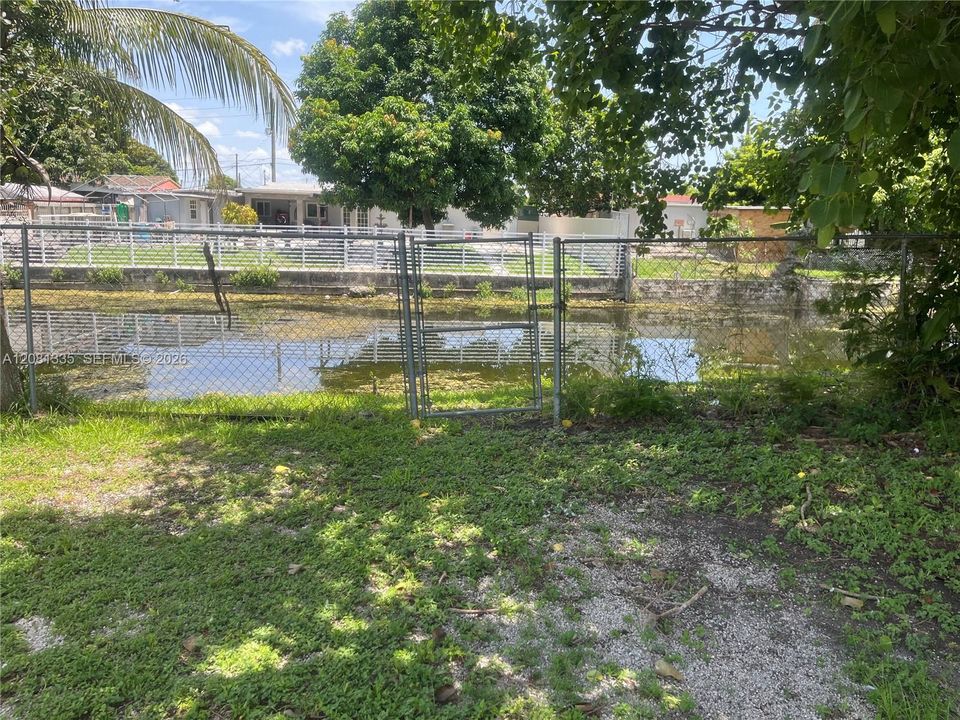 En Venta: $675,000 (4 camas, 2 baños, 1395 Pies cuadrados)