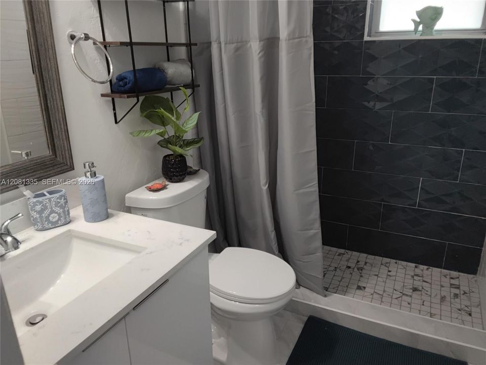 En Venta: $675,000 (4 camas, 2 baños, 1395 Pies cuadrados)