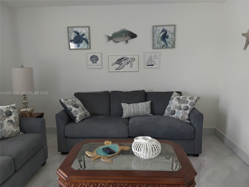 En Venta: $675,000 (4 camas, 2 baños, 1395 Pies cuadrados)