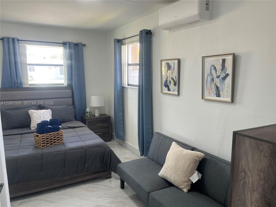 En Venta: $675,000 (4 camas, 2 baños, 1395 Pies cuadrados)