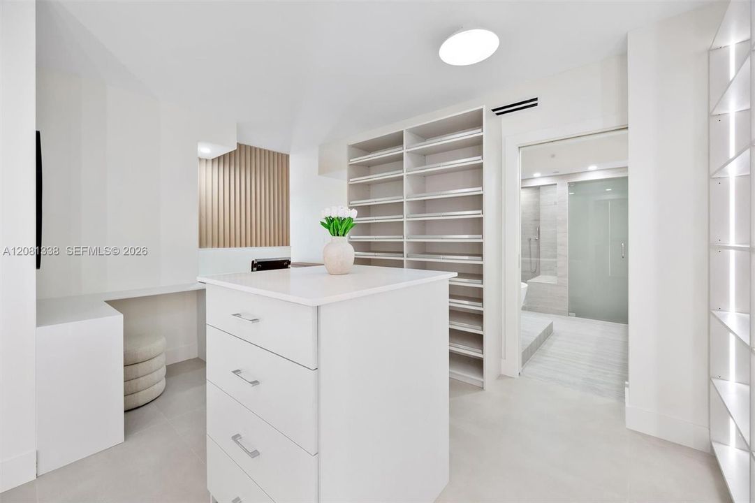 For Rent: $5,800 (2 beds, 2 baths, 1677 Square Feet)