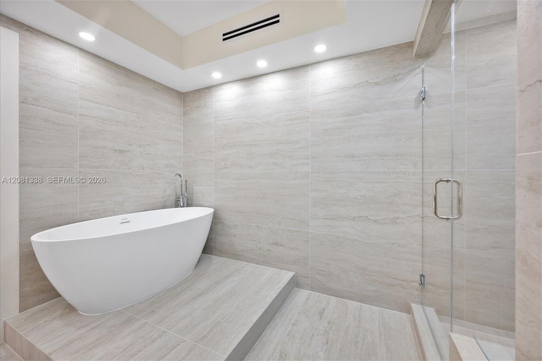 For Rent: $5,800 (2 beds, 2 baths, 1677 Square Feet)
