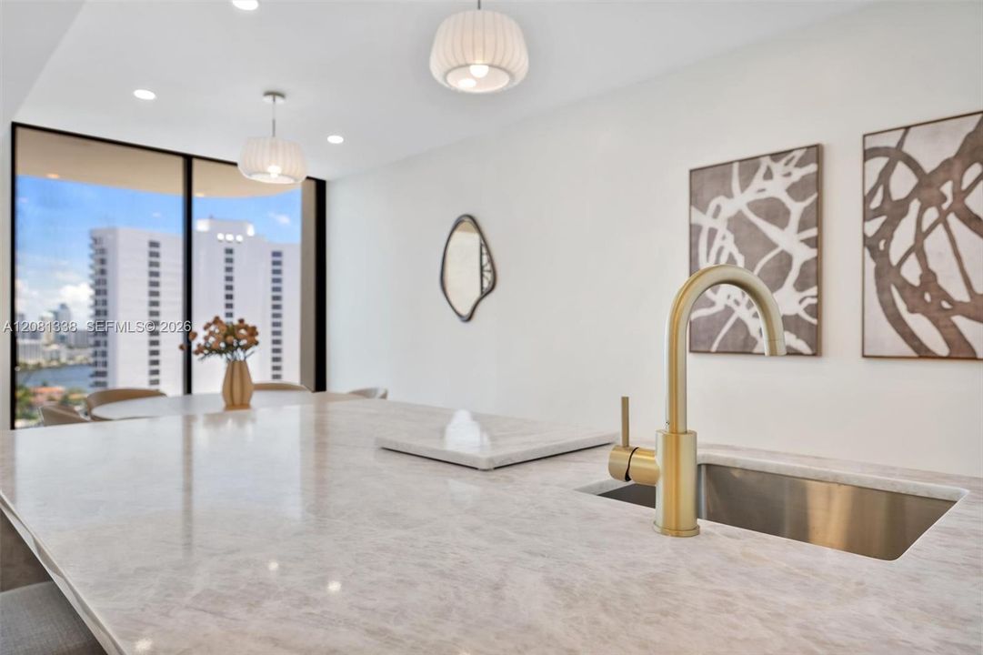 For Rent: $5,800 (2 beds, 2 baths, 1677 Square Feet)