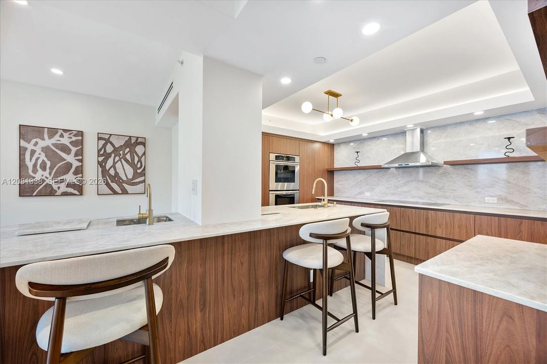 For Rent: $5,800 (2 beds, 2 baths, 1677 Square Feet)
