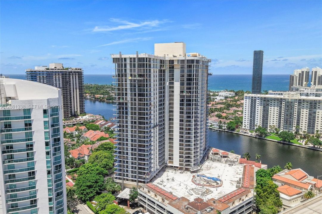 For Rent: $5,800 (2 beds, 2 baths, 1677 Square Feet)