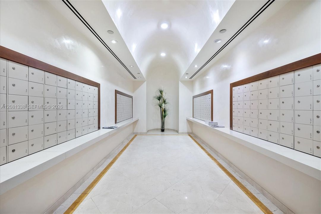 For Rent: $5,800 (2 beds, 2 baths, 1677 Square Feet)