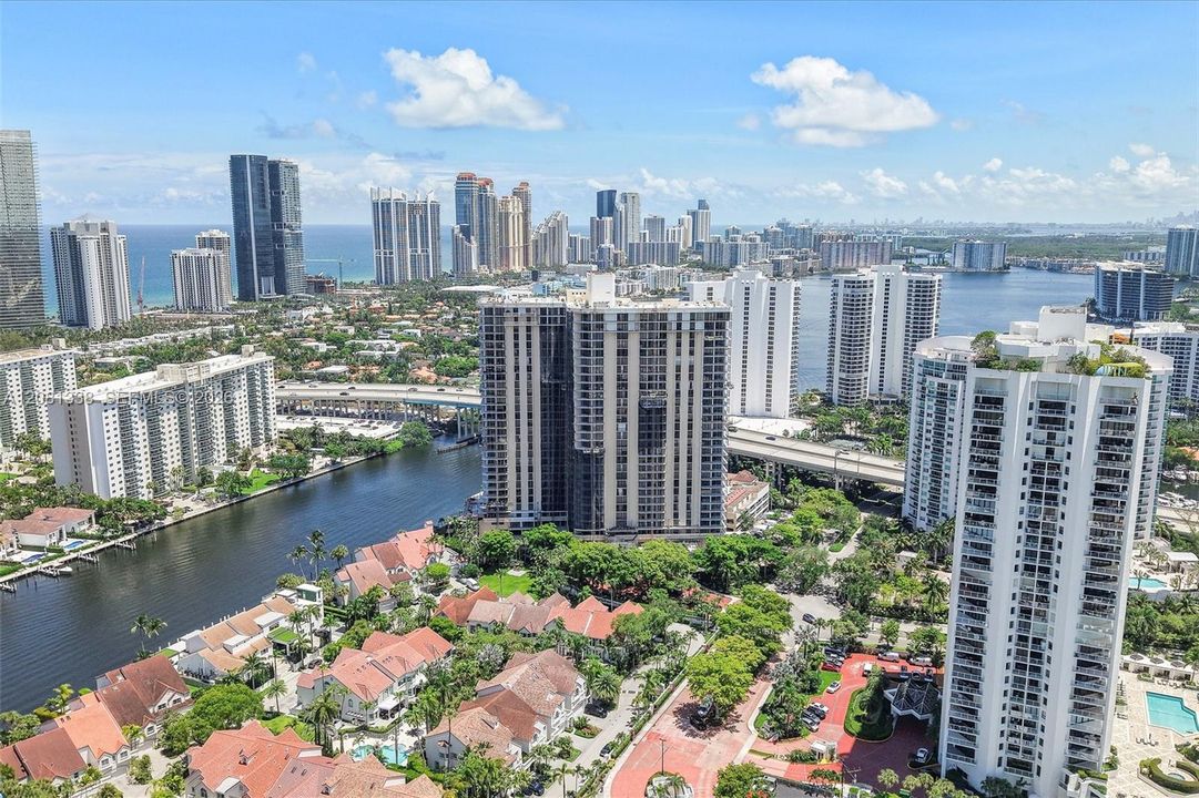 For Rent: $5,800 (2 beds, 2 baths, 1677 Square Feet)