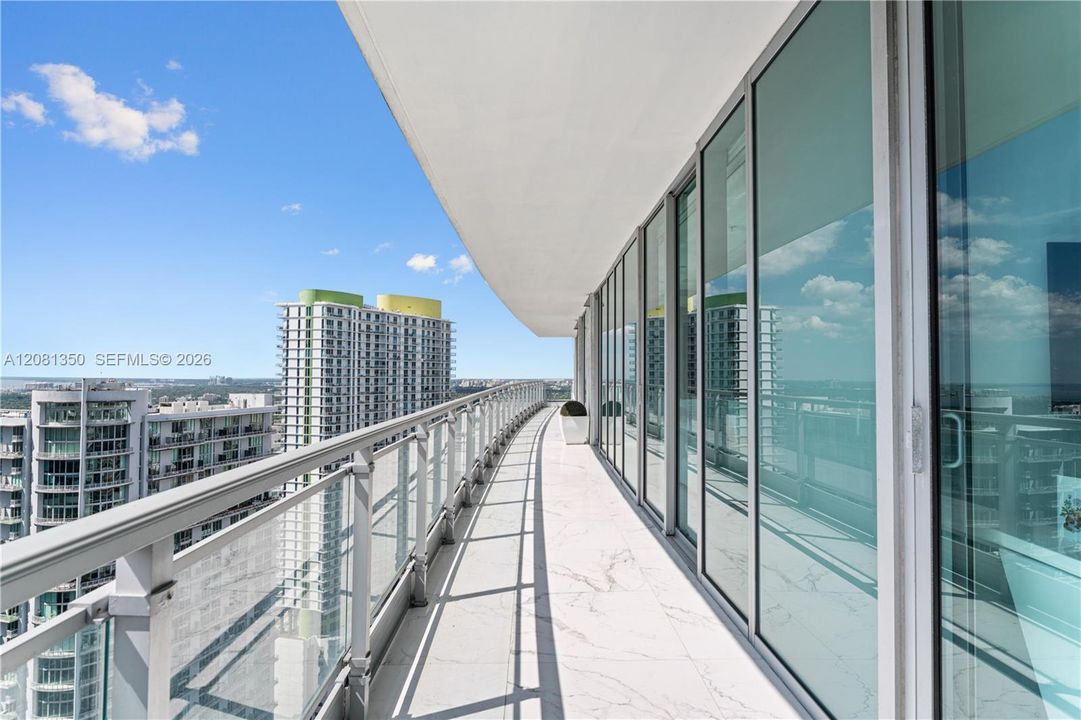 En Venta: $1,695,000 (3 camas, 3 baños, 2356 Pies cuadrados)