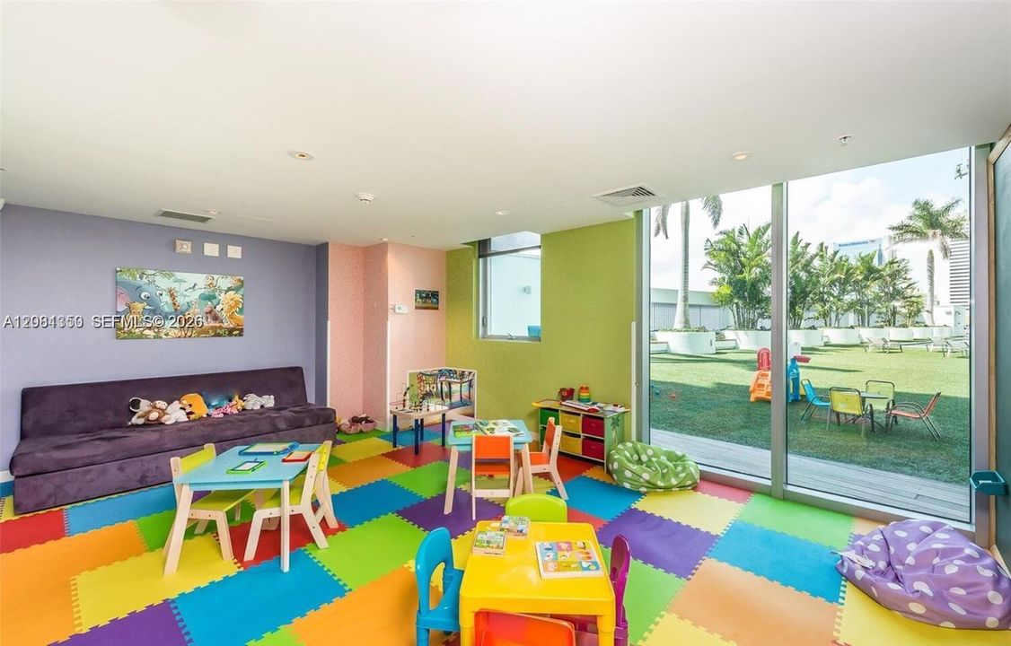 En Venta: $1,695,000 (3 camas, 3 baños, 2356 Pies cuadrados)