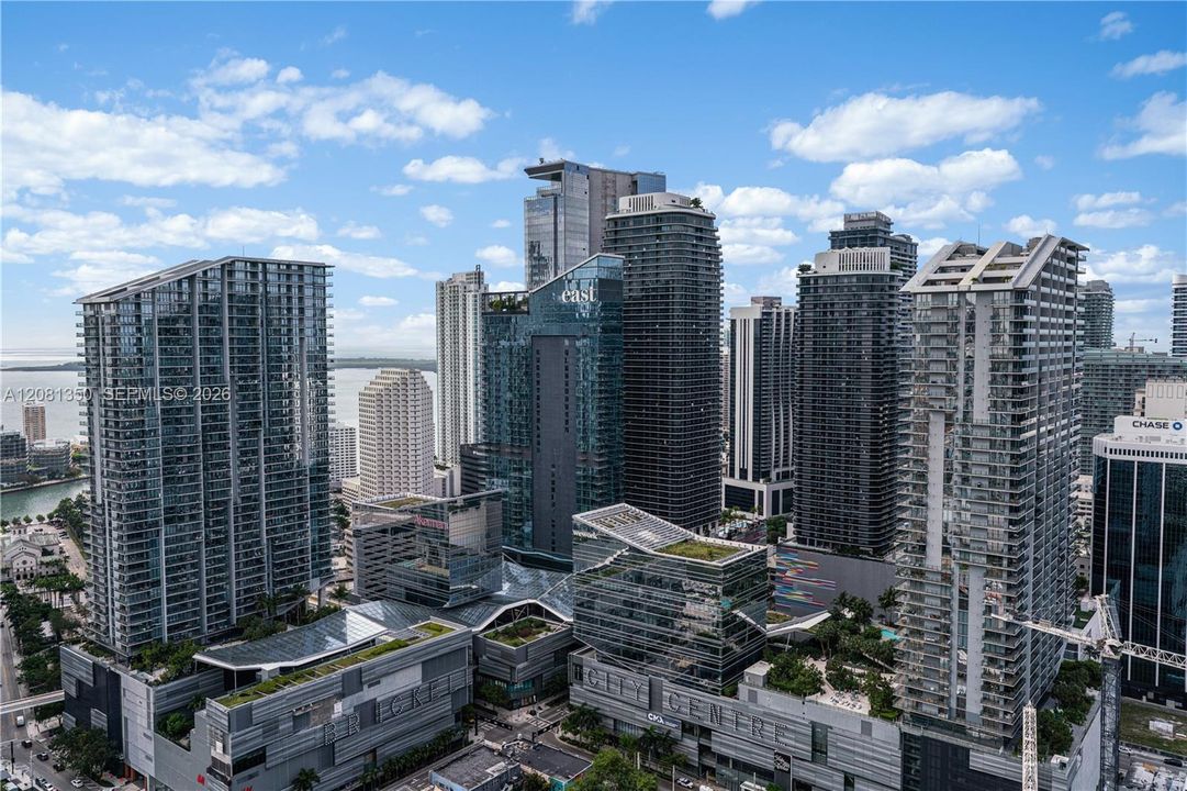En Venta: $1,695,000 (3 camas, 3 baños, 2356 Pies cuadrados)