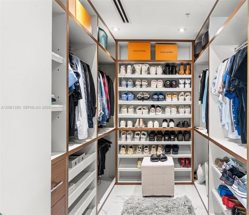 En Venta: $1,695,000 (3 camas, 3 baños, 2356 Pies cuadrados)
