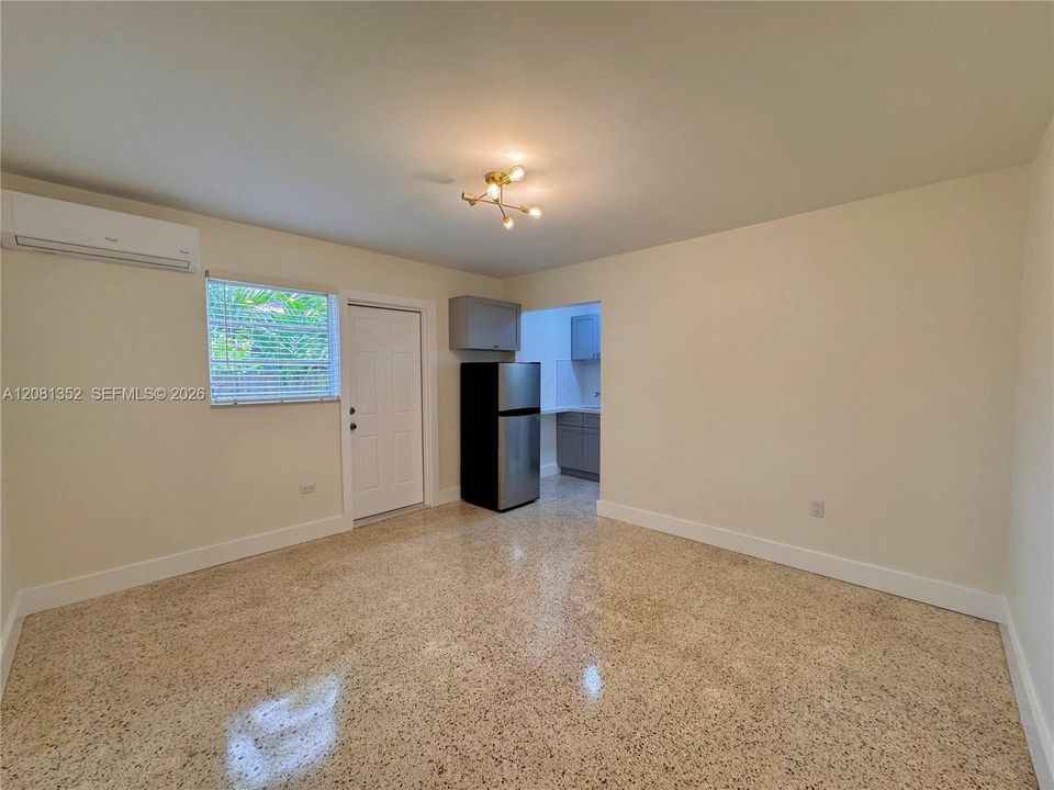 В аренду: $1,450 (0 спален, 1 ванн, 2390 Квадратных фут)