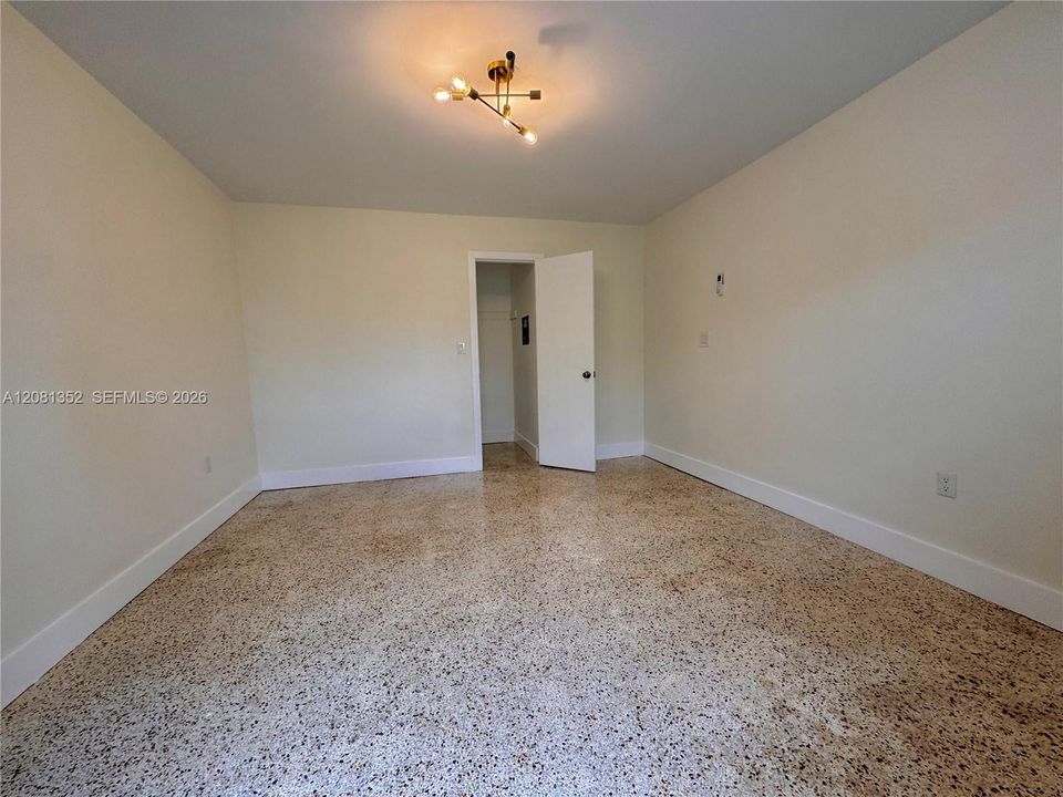 В аренду: $1,450 (0 спален, 1 ванн, 2390 Квадратных фут)