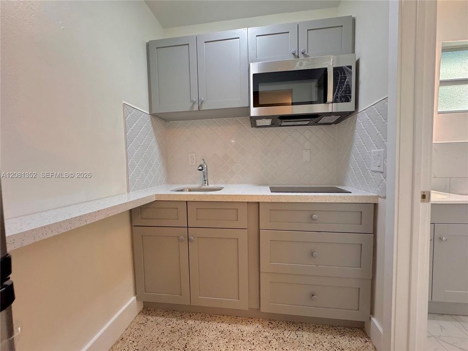 В аренду: $1,450 (0 спален, 1 ванн, 2390 Квадратных фут)