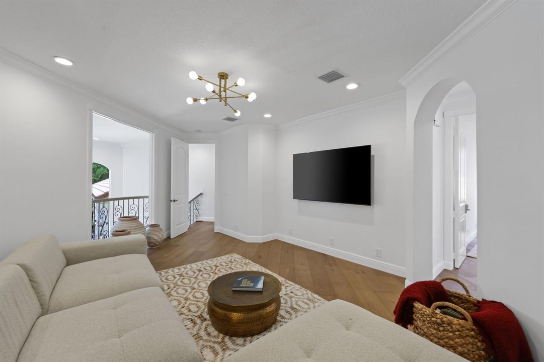 1019 Grand Court - 76.jpg-FULL