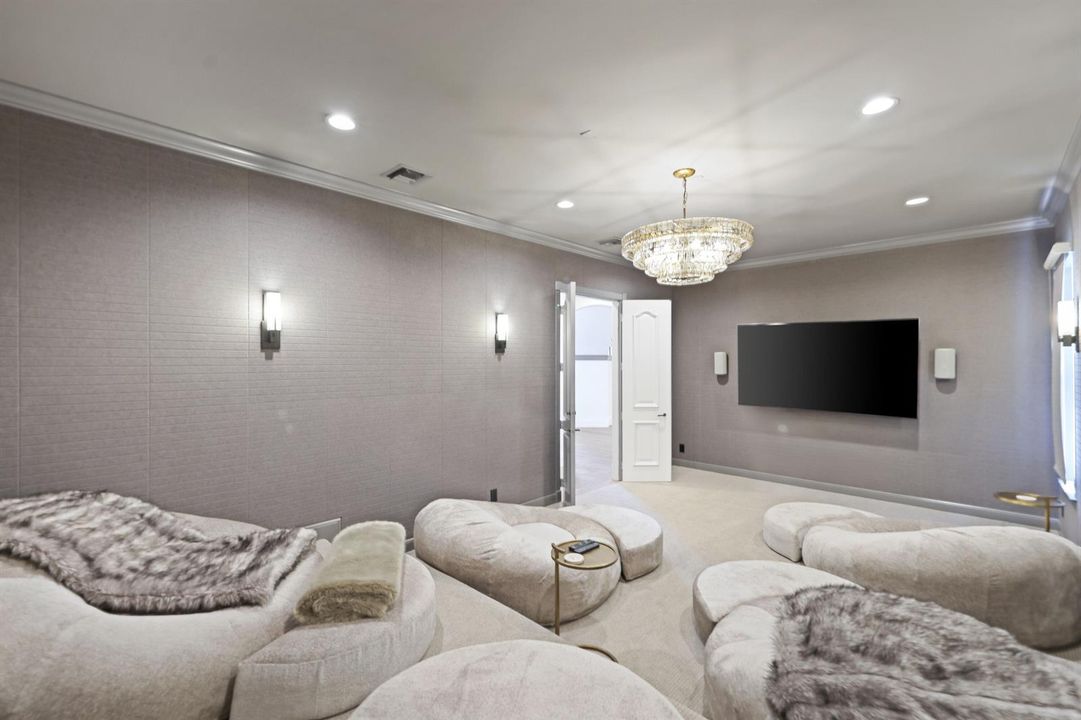 1019 Grand Court - 52.jpg-FULL