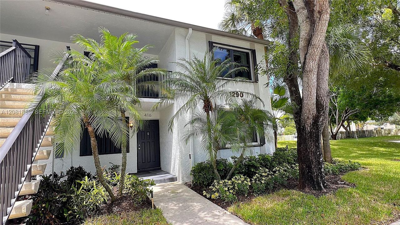For Rent: $2,350 (2 beds, 2 baths, 900 Square Feet)