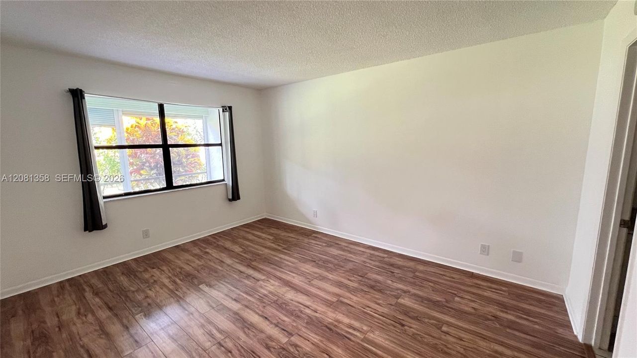For Rent: $2,350 (2 beds, 2 baths, 900 Square Feet)