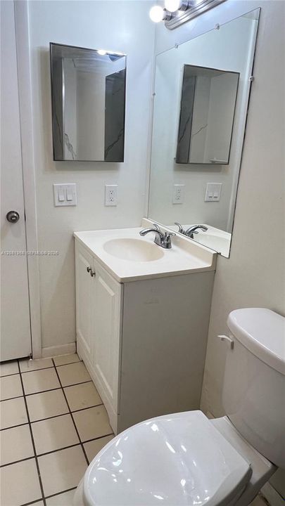 For Rent: $2,350 (2 beds, 2 baths, 900 Square Feet)