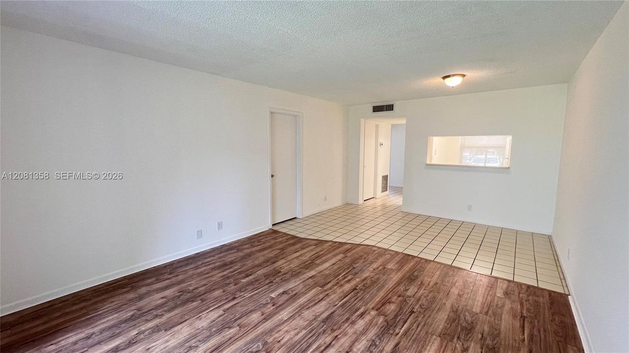 For Rent: $2,350 (2 beds, 2 baths, 900 Square Feet)
