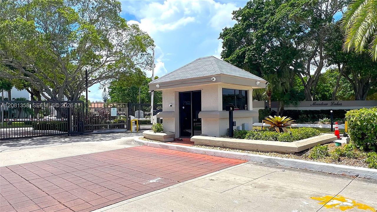 For Rent: $2,350 (2 beds, 2 baths, 900 Square Feet)