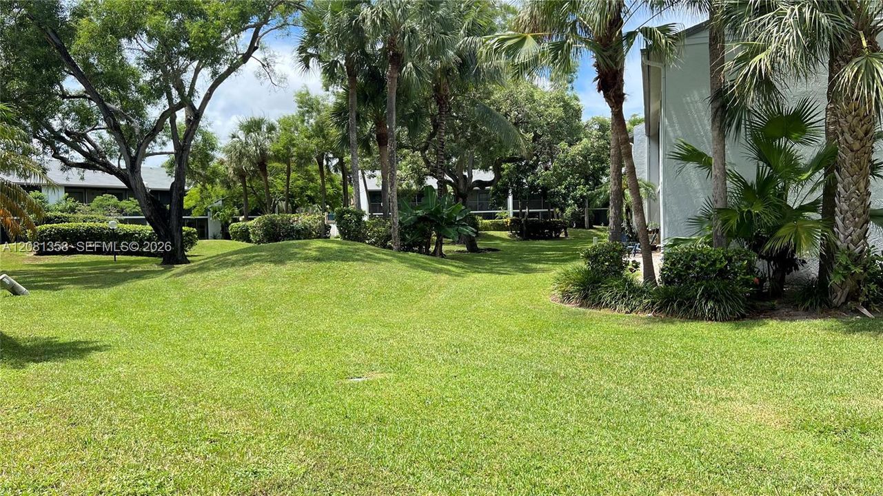 For Rent: $2,350 (2 beds, 2 baths, 900 Square Feet)