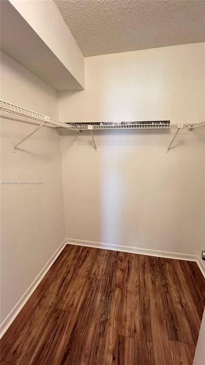 For Rent: $2,350 (2 beds, 2 baths, 900 Square Feet)
