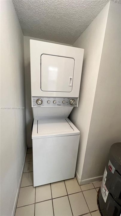 For Rent: $2,350 (2 beds, 2 baths, 900 Square Feet)