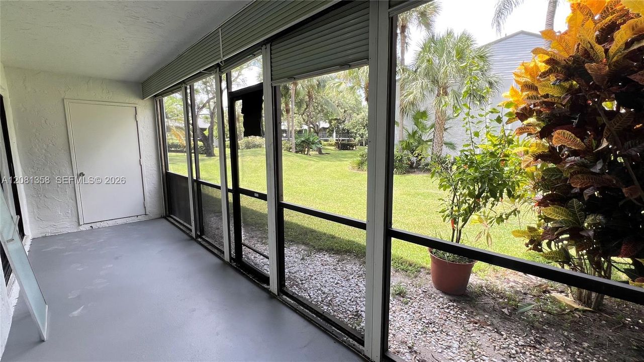 For Rent: $2,350 (2 beds, 2 baths, 900 Square Feet)