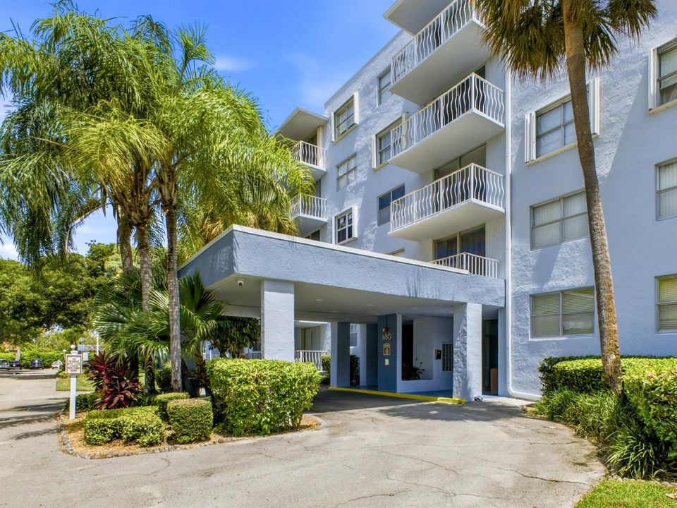480 Executive Center Dr 1C