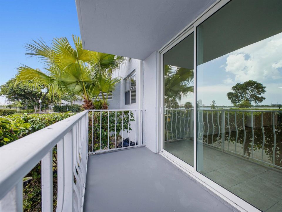 480 Executive Center Dr 1C - Balcony