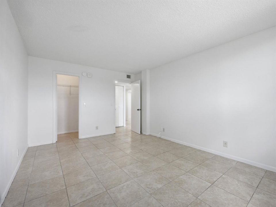 480 Executive Center Dr 1C - Bedroom