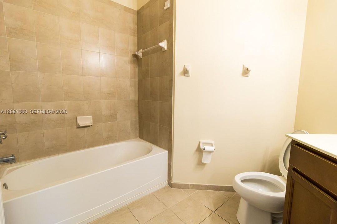 For Rent: $2,650 (2 beds, 2 baths, 1205 Square Feet)