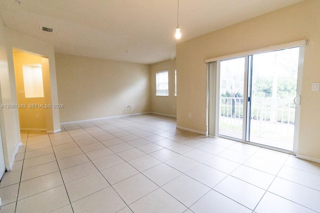 For Rent: $2,650 (2 beds, 2 baths, 1205 Square Feet)