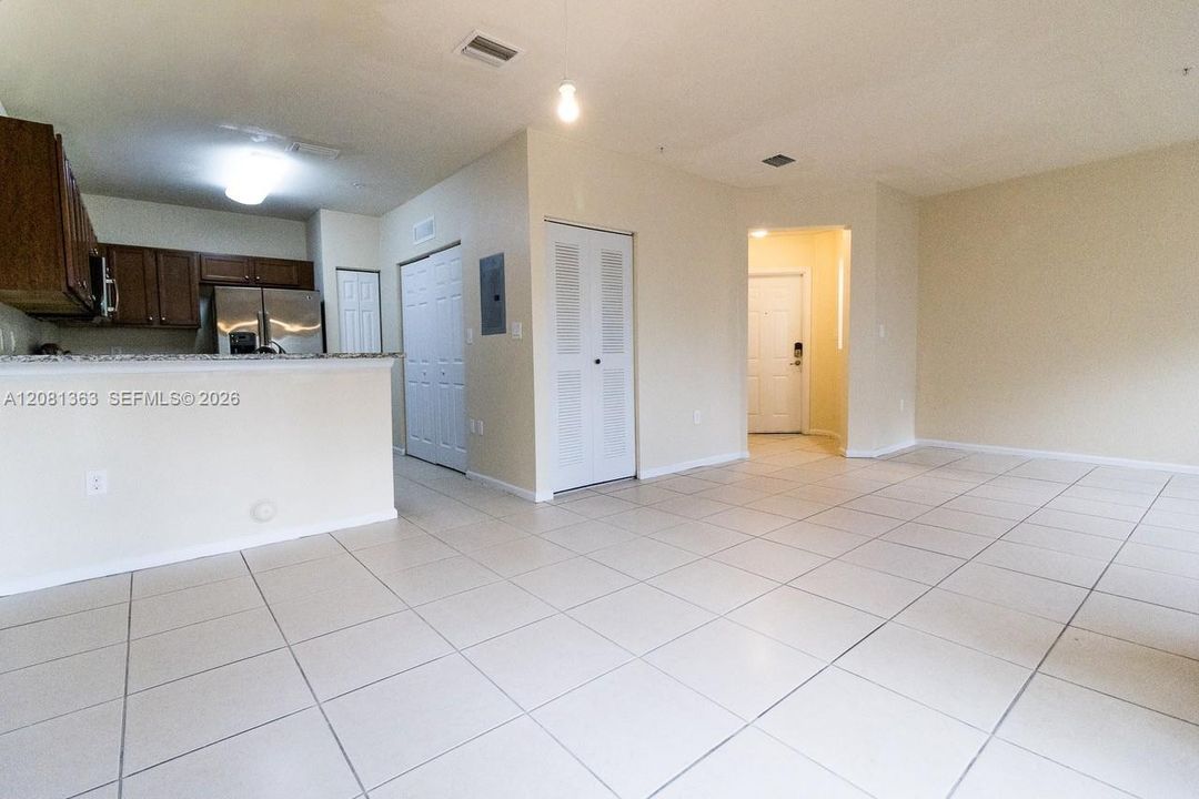 For Rent: $2,650 (2 beds, 2 baths, 1205 Square Feet)