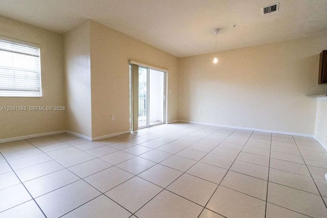 For Rent: $2,650 (2 beds, 2 baths, 1205 Square Feet)