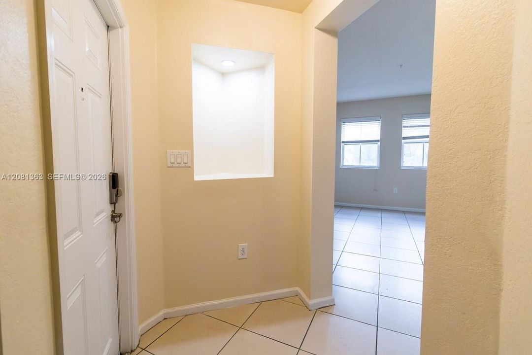 For Rent: $2,650 (2 beds, 2 baths, 1205 Square Feet)