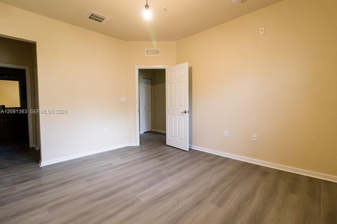 For Rent: $2,650 (2 beds, 2 baths, 1205 Square Feet)