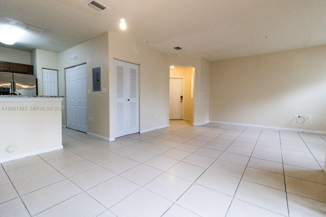 For Rent: $2,650 (2 beds, 2 baths, 1205 Square Feet)