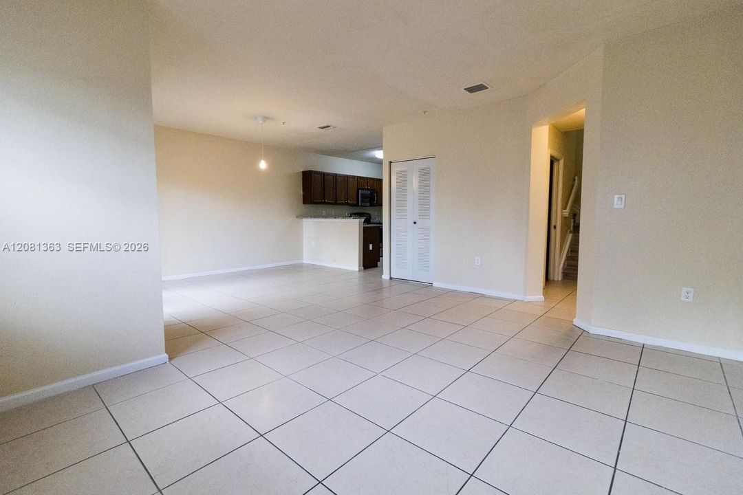 For Rent: $2,650 (2 beds, 2 baths, 1205 Square Feet)