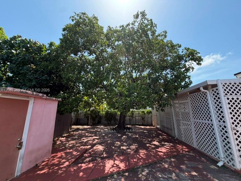 For Rent: $3,300 (3 beds, 2 baths, 1302 Square Feet)