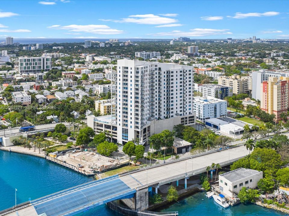 На продажу: $330,000 (2 спален, 1 ванн, 925 Квадратных фут)