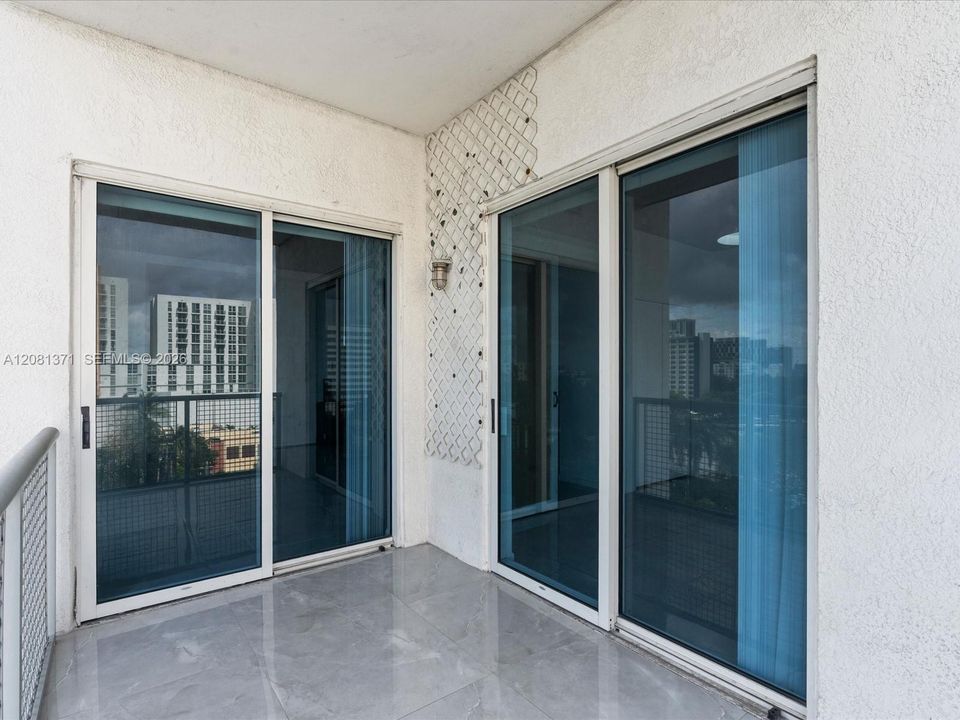 На продажу: $330,000 (2 спален, 1 ванн, 925 Квадратных фут)