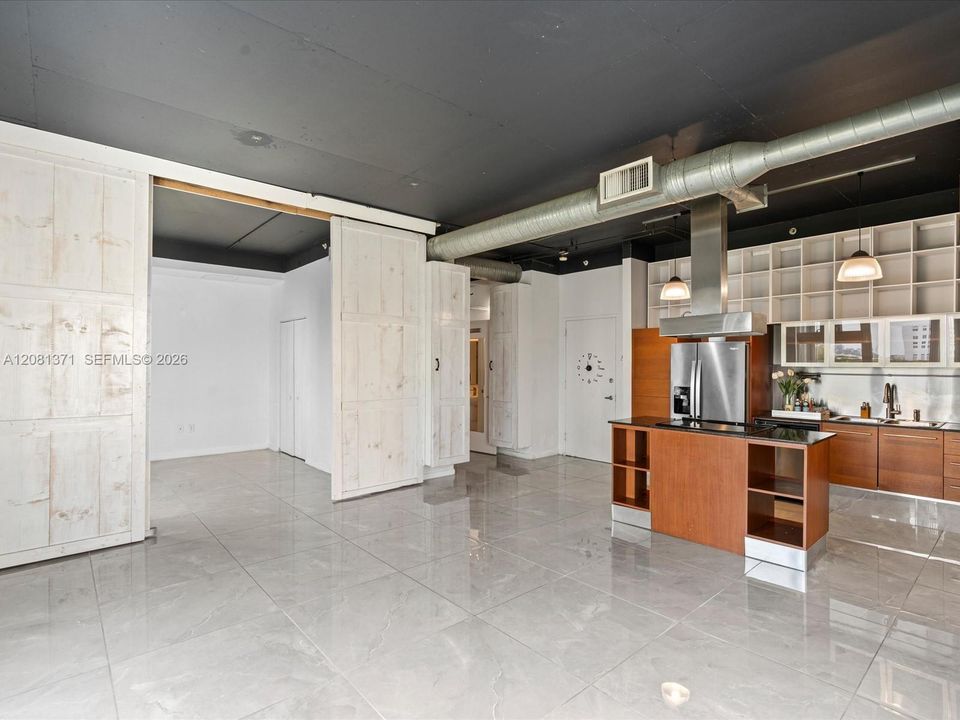 На продажу: $330,000 (2 спален, 1 ванн, 925 Квадратных фут)