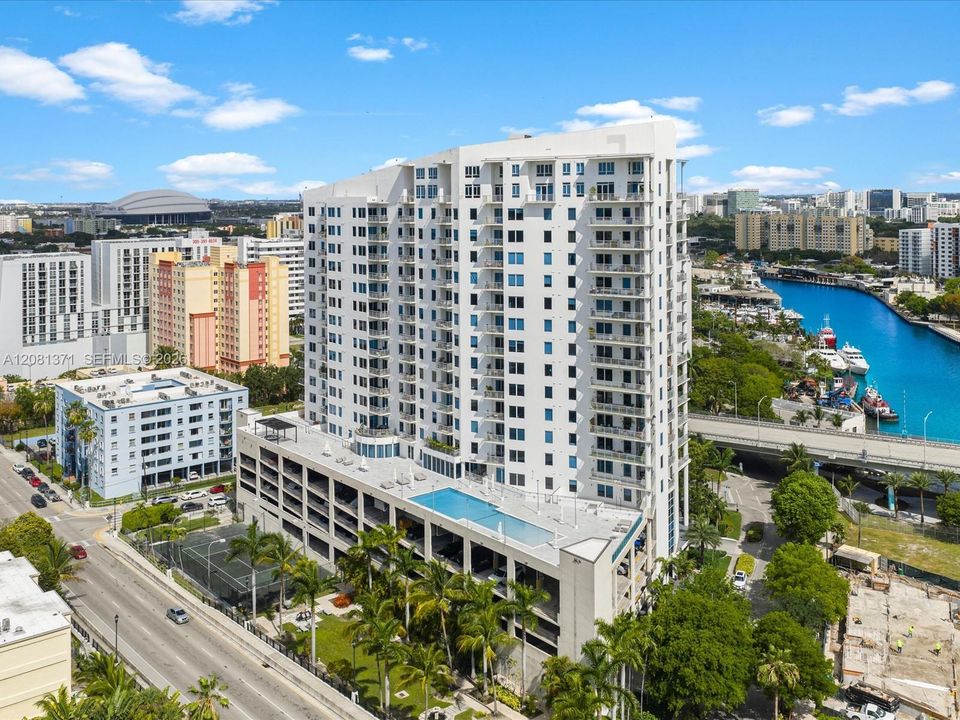 На продажу: $330,000 (2 спален, 1 ванн, 925 Квадратных фут)